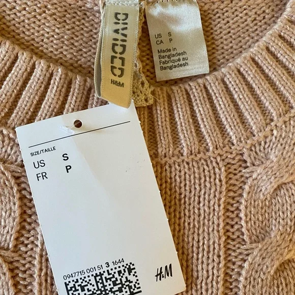 H&M sweater I’m a soft pink. Retail $49.99 BNWT - Picture 5 of 8